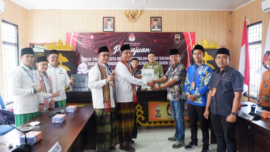 Lantunan Sholawat Hantarkan 45 Bacaleg DPC PKB Tanggamus Mendaftar ke KPU
