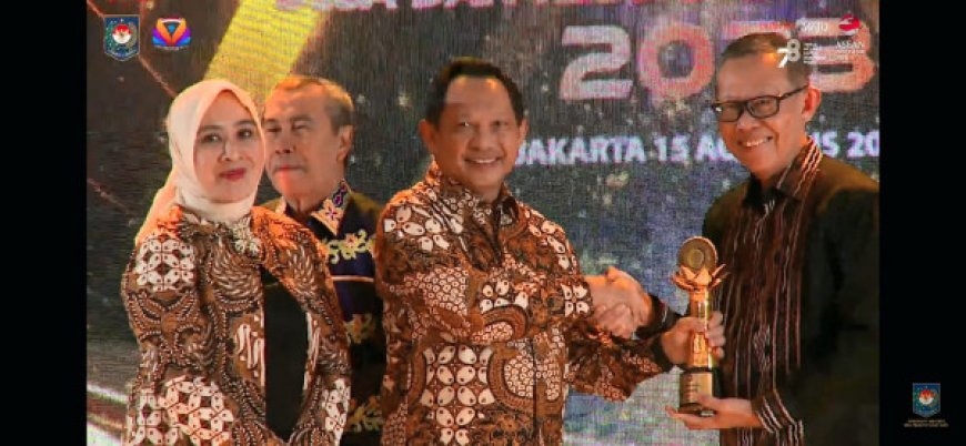 Gubernur Arinal Terima Penghargaan Upakarya Wanua Nugraha 2023 dari Kemendagri