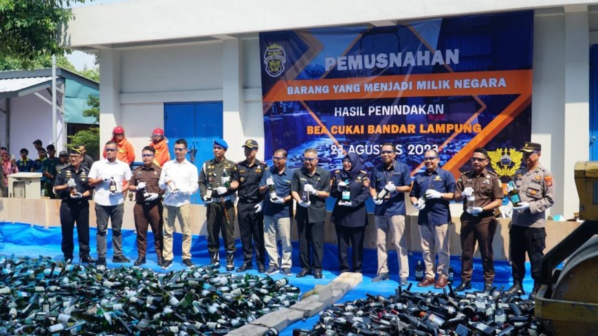 Bea Cukai Bandar Lampung Musnahkan Barang Impor dan BKC Ilegal Senilai Rp11,83 Miliar untuk Lindungi Masyarakat dan Perekonomian
