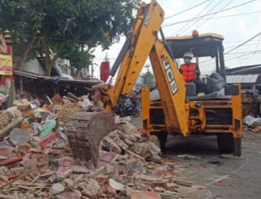 Penyiapan Lapak untuk Pedagang Kaki Lima Terdampak Relokasi Pasar Pasir Gintung