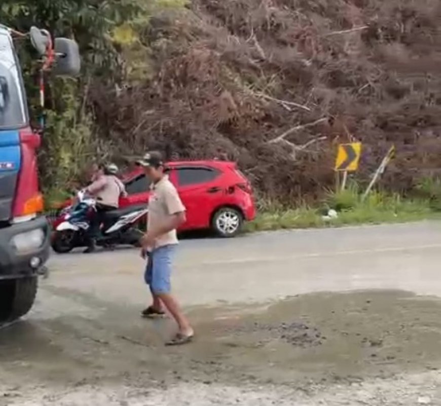 Menggemparkan! Pencuri BRI Link Kabur di Pesisir Barat, Motor Polisi Nyaris Terlindas!