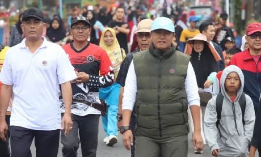 Ribuan Peserta Jalan Sehat Ramaikan Perayaan HUT Korpri ke-52 Lampung Barat