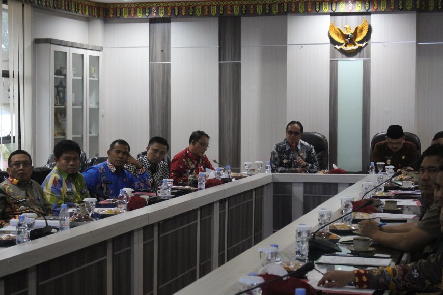 Pj. Bupati Lampung Barat Pimpin Rakor DESK Pilkada untuk Wujudkan Pilkada Damai dan Sukses