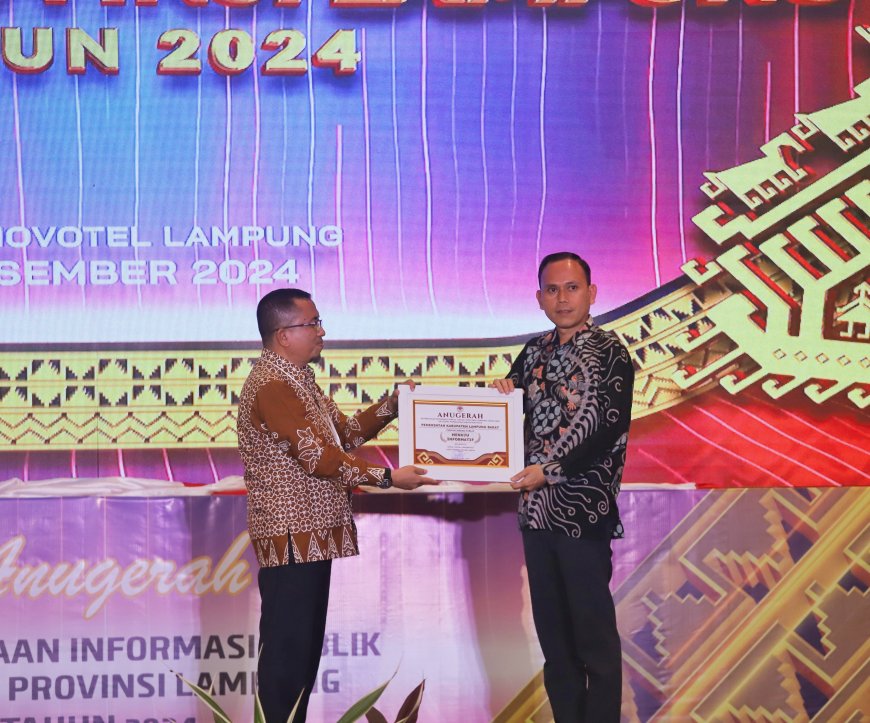 Terima Anugrah Menuju Informatif, Pemkab Lambar Komitmen Wujutkan Pemerintah Terbuka