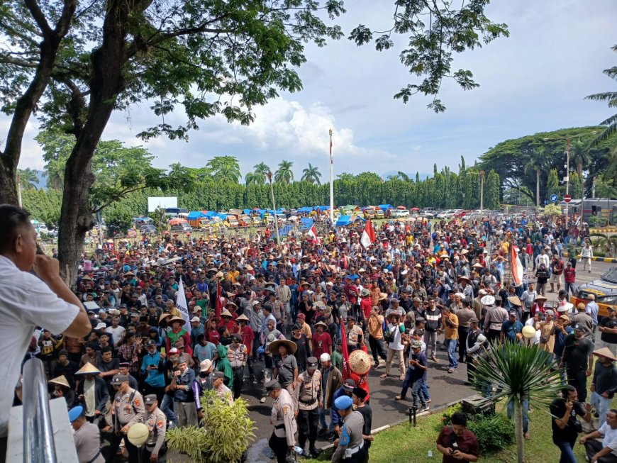 Ribuan Petani Singkong Geruduk Kantor DPRD Lampung, Tuntut Janji Pj Gubernur