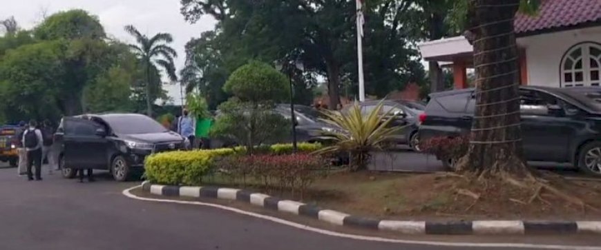 Usai Geledah Dinas PUPR, Beredar Video KPK Datangi Rumah Dinas Bupati OKU Pasca OTT
